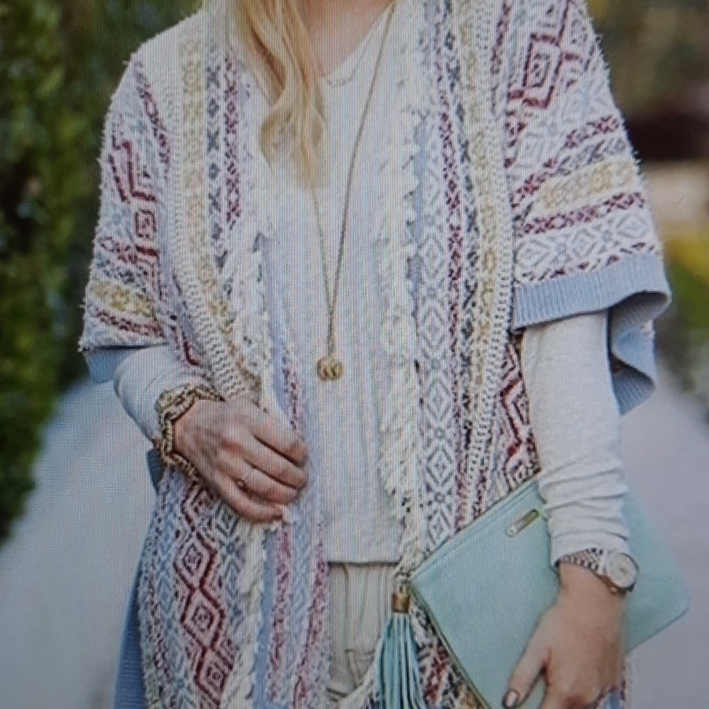 CAbi 5001 Siesta Fringe Tassel Poncho extra small